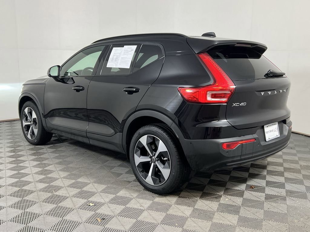 Certified 2025 Volvo XC40 B5 Plus image 10