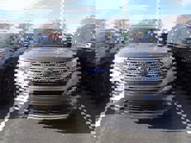Used 2022 Ford Explorer Limited w/ Equipment Group 301A image 2