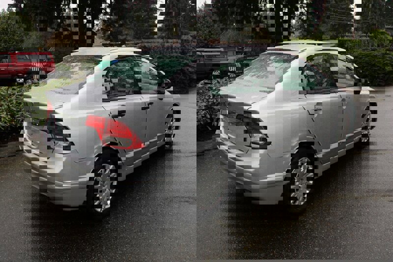 Used 2011 Honda Civic DX-VP image 3