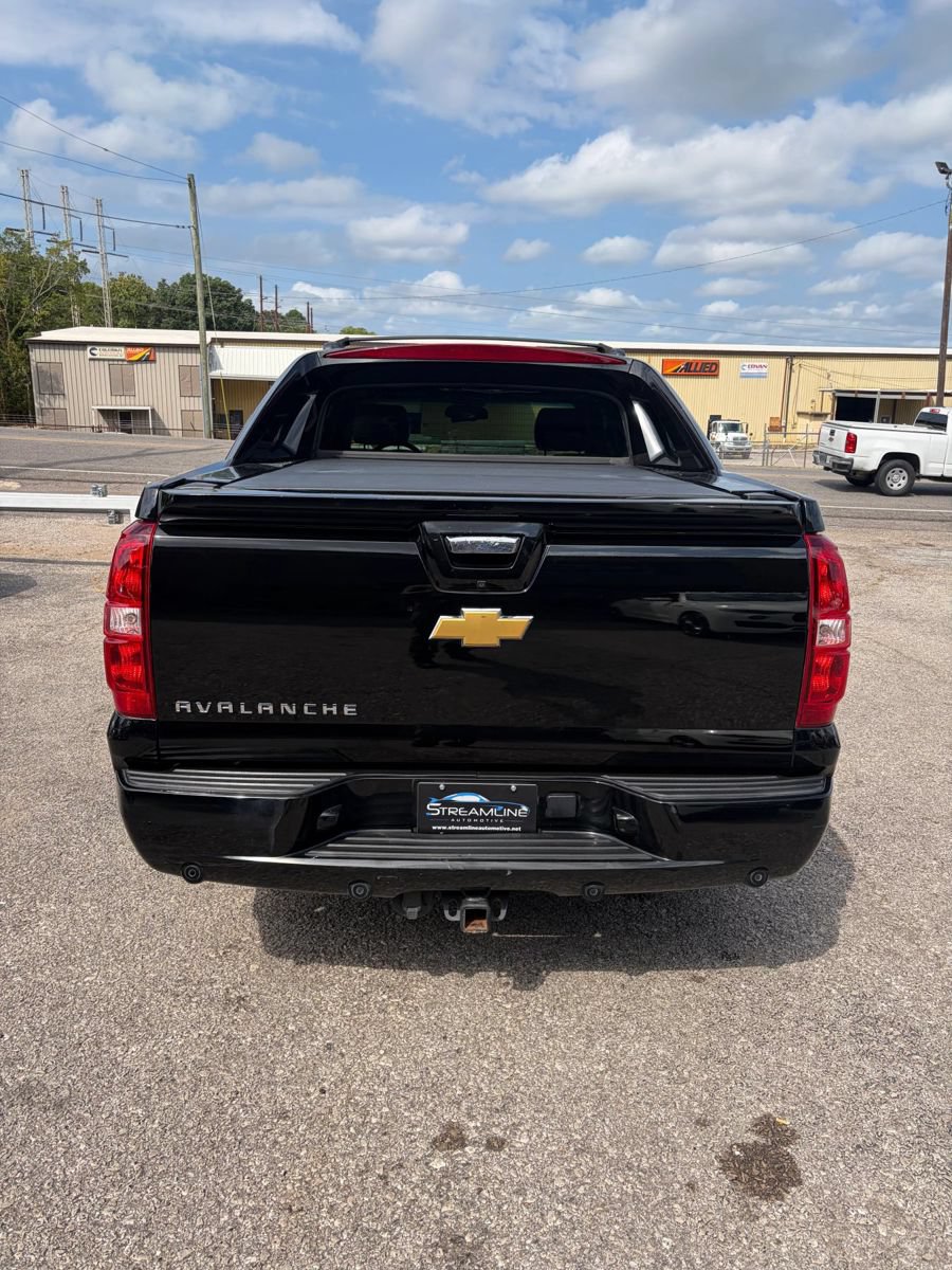 Used 2013 Chevrolet Avalanche LTZ RWD image 6