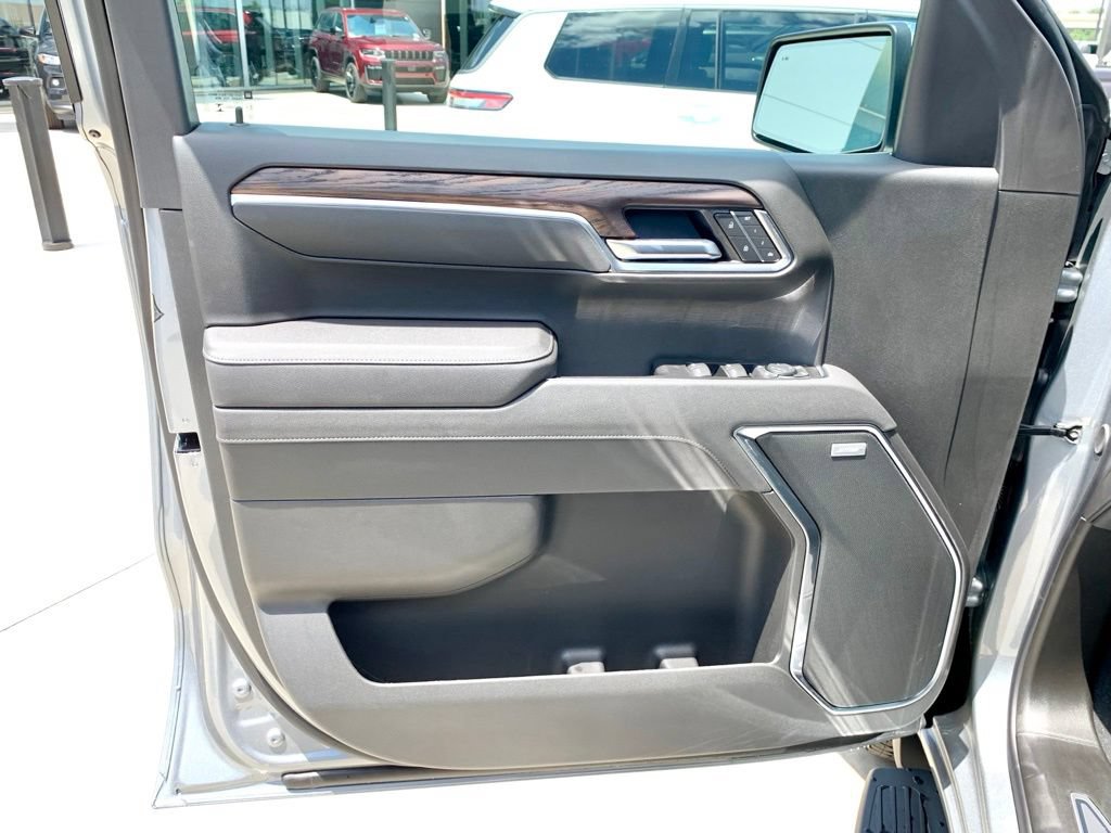Used 2026 GMC Sierra 1500 SLT w/ SLT Premium Plus Package AWD/4WD image 12