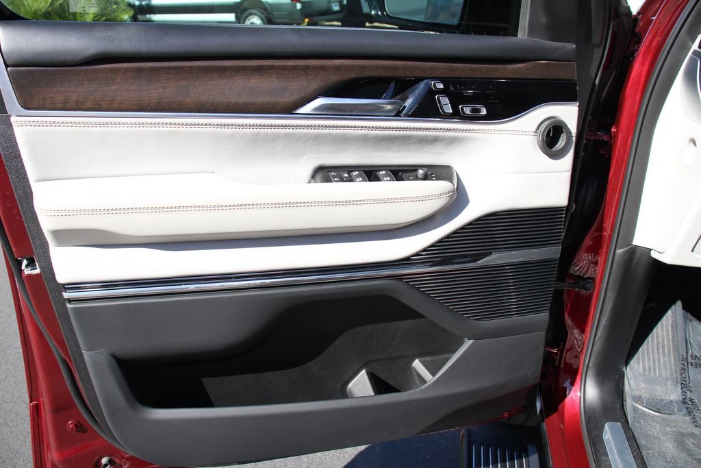 Used 2022 Jeep Grand Wagoneer Series II w/ Convenience Group III AWD/4WD image 22