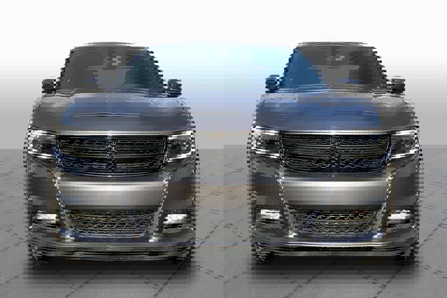 Used 2023 Dodge Charger SXT w/ Blacktop Package image 4