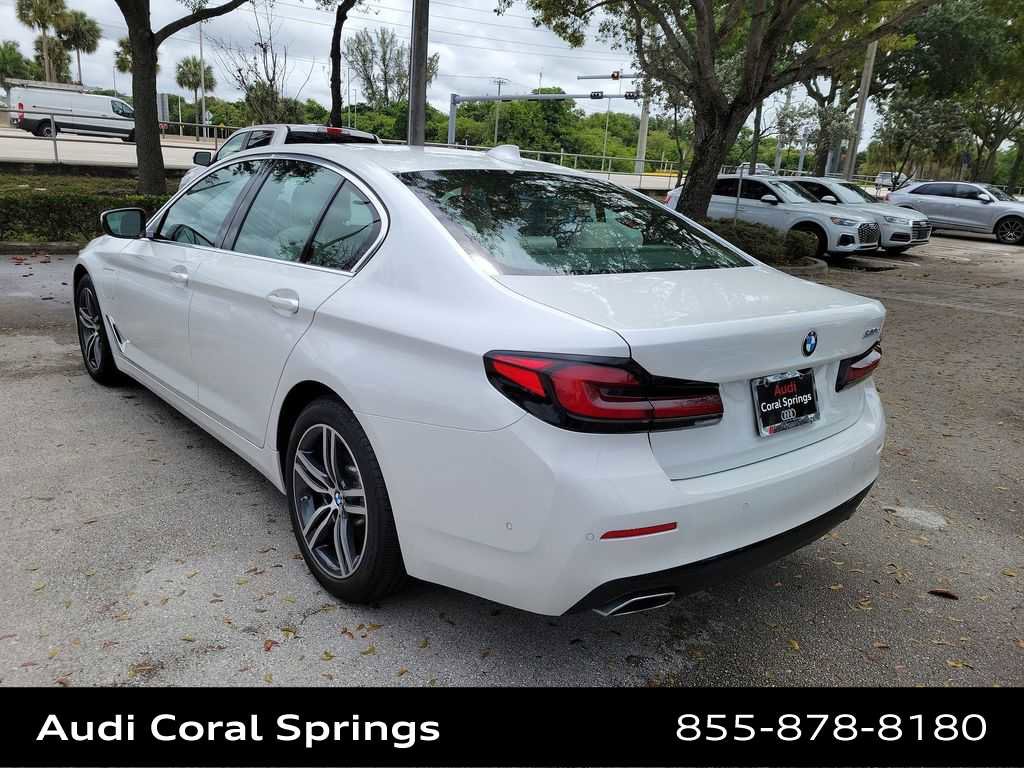 Used 2021 BMW 530e w/ Premium Package image 6