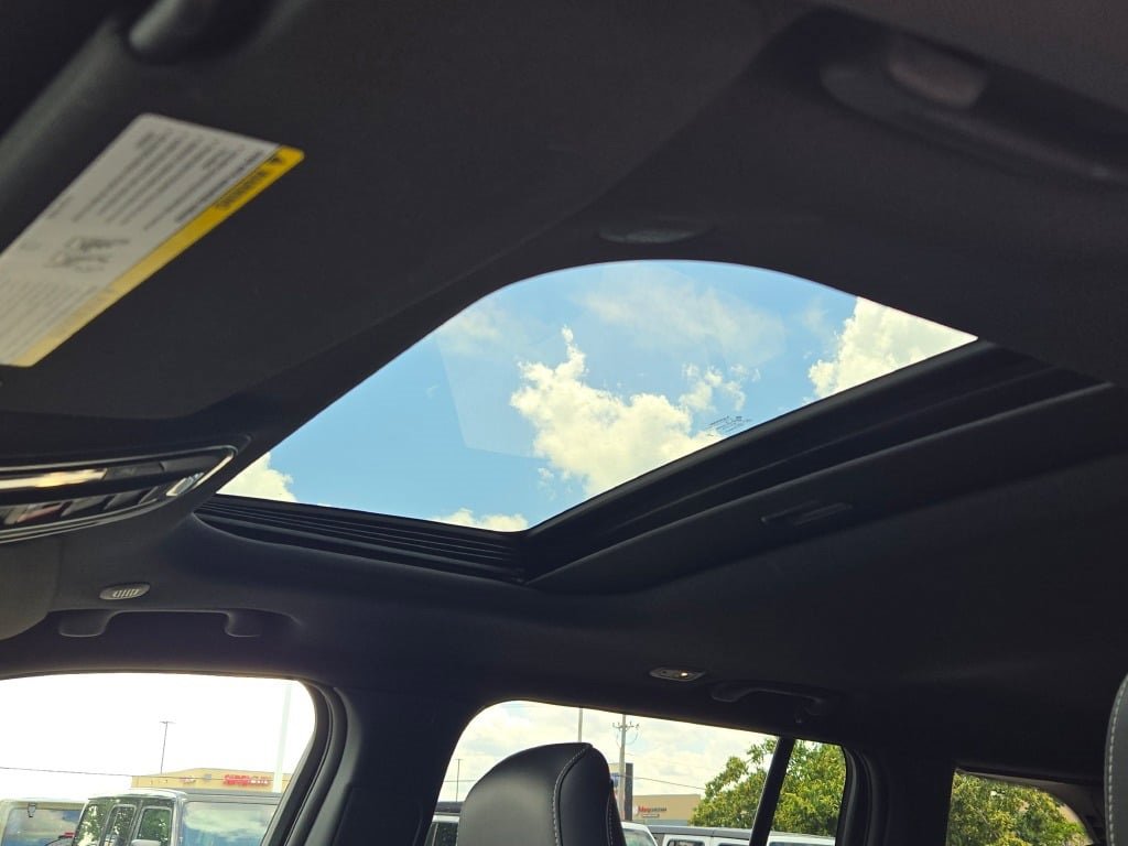 New 2025 Jeep Grand Cherokee Altitude image 26