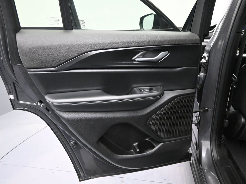 Used 2024 Jeep Grand Cherokee Altitude image 28