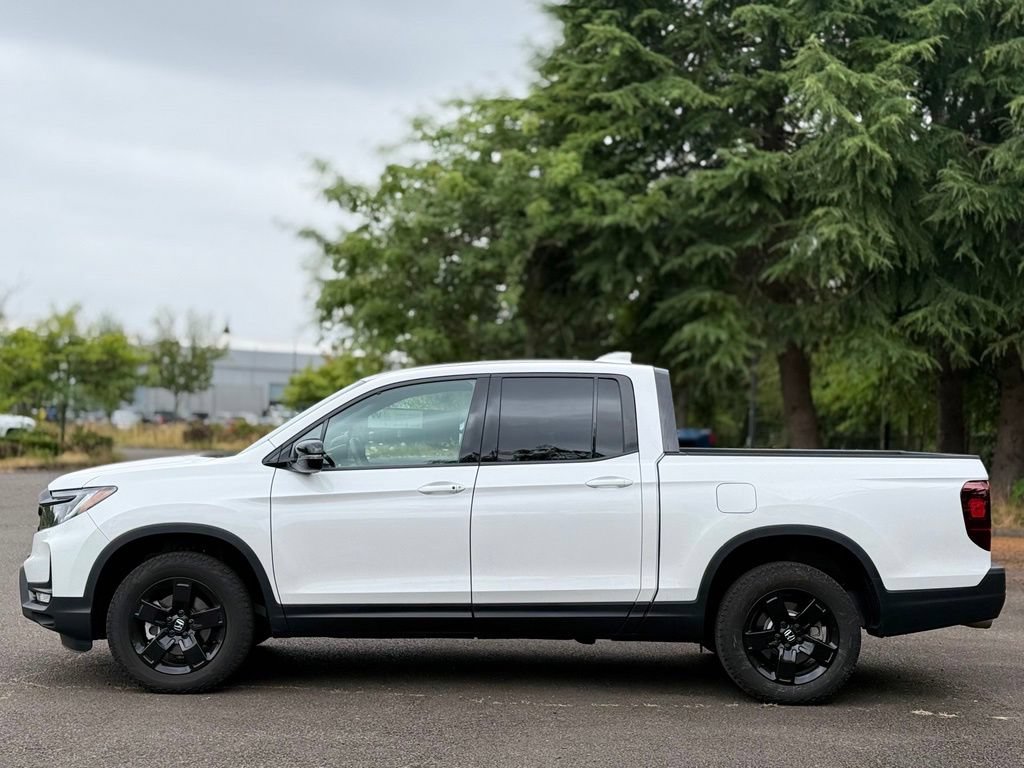 Used 2025 Honda Ridgeline Black Edition image 2