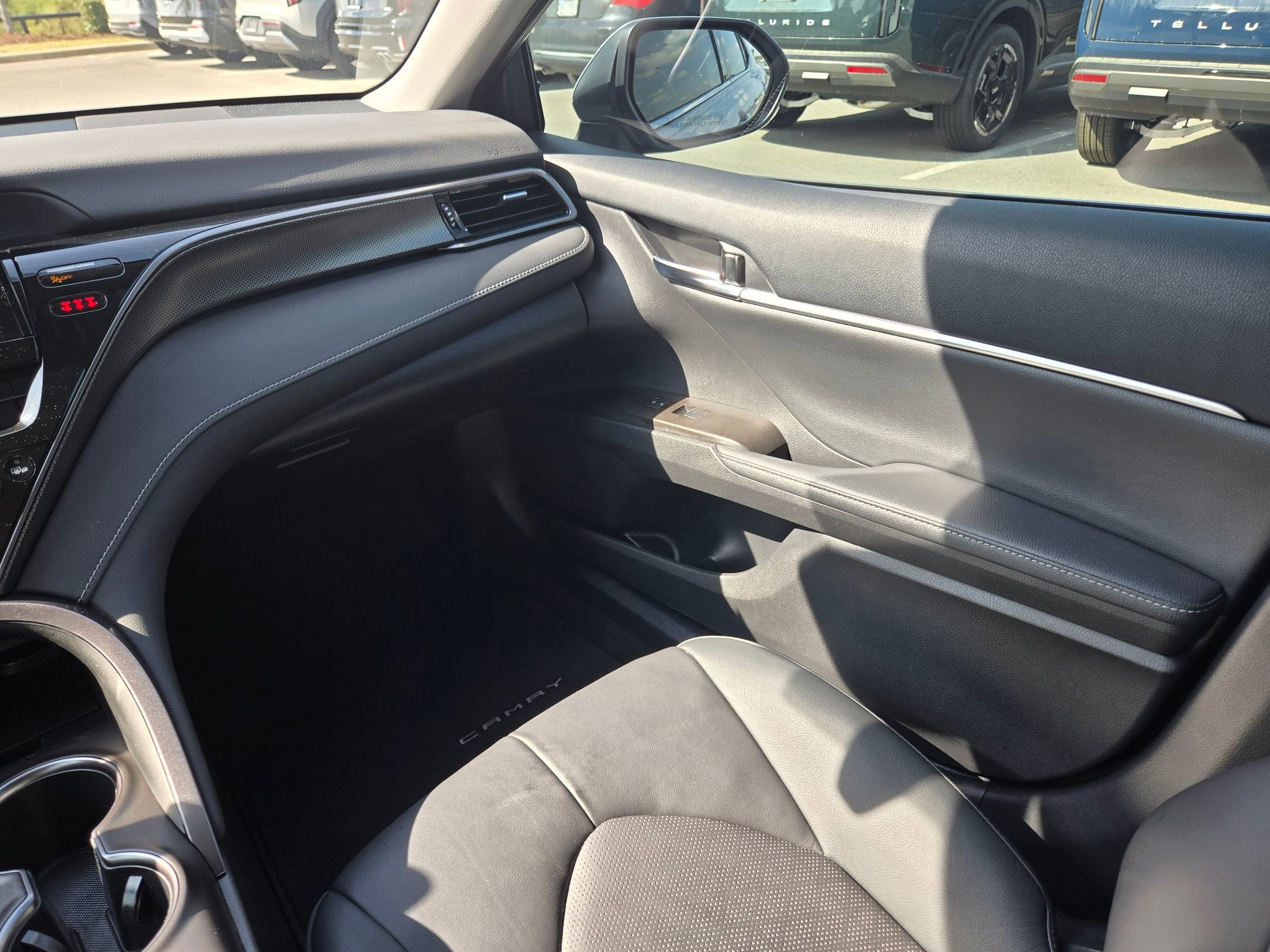 Used 2023 Toyota Camry XSE image 11