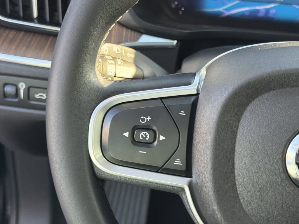 Used 2022 Volvo XC60 T8 Inscription image 25