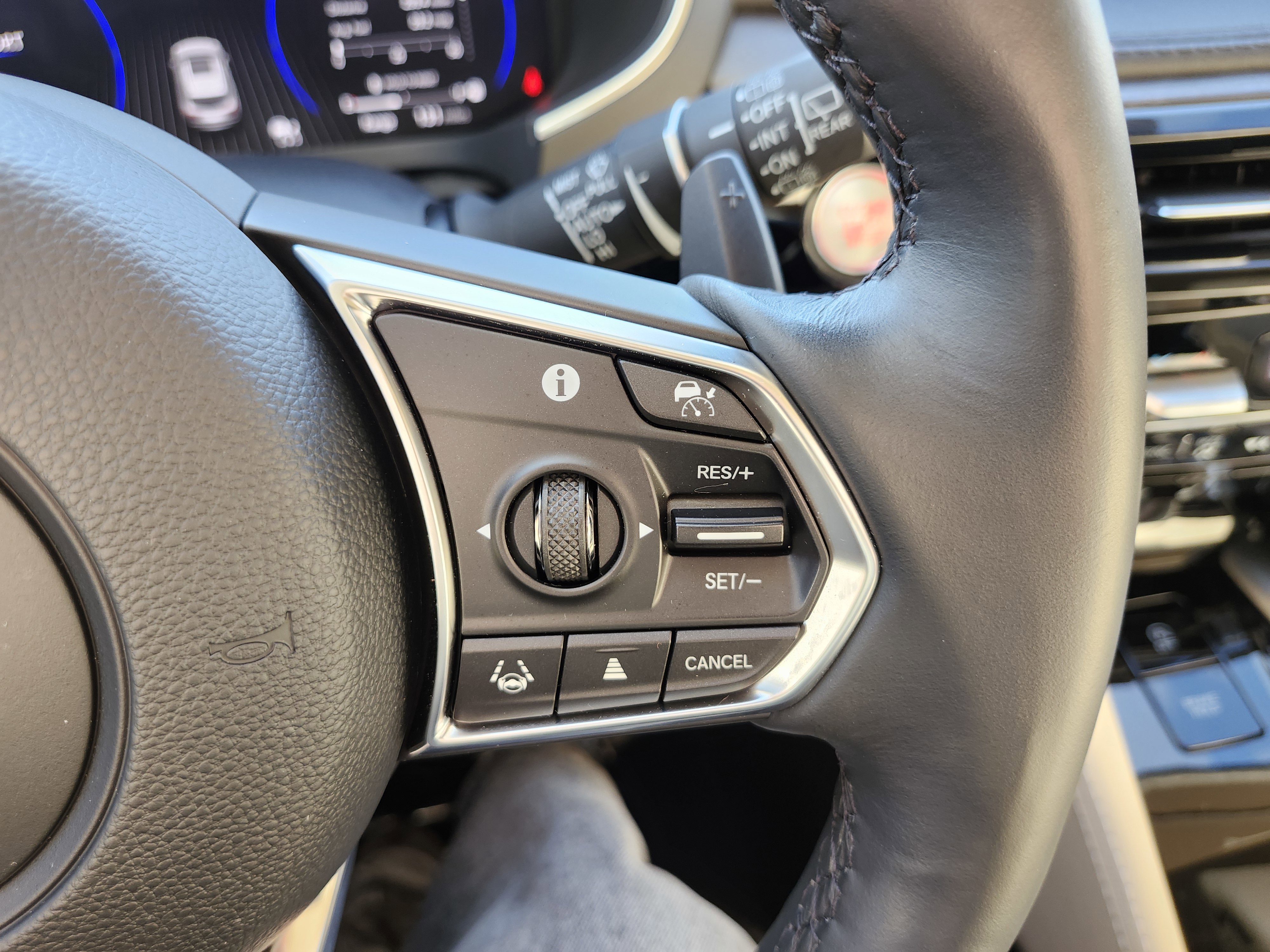 Used 2023 Acura MDX SH-AWD w/ Advance Package image 41