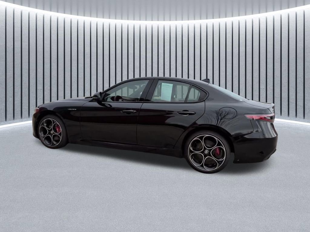 Used 2024 Alfa Romeo Giulia Veloce AWD/4WD image 13