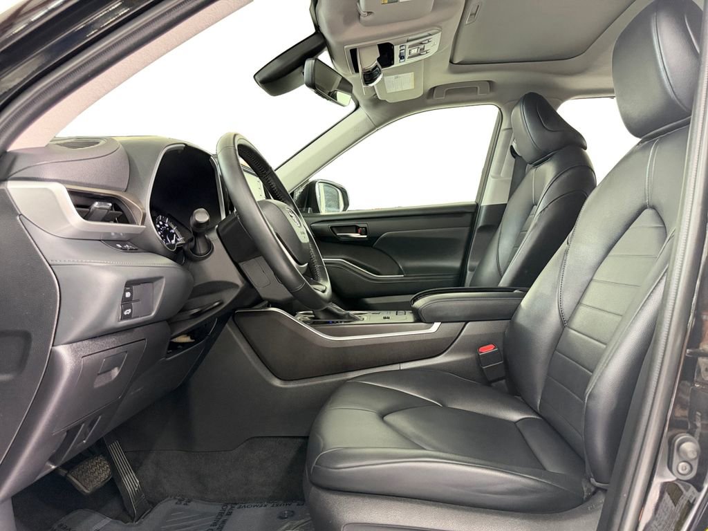 Used 2022 Toyota Highlander XLE FWD image 10