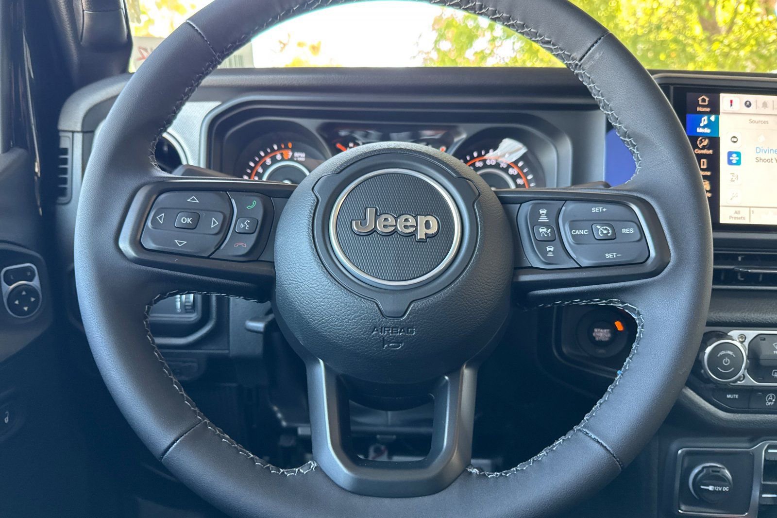 New 2025 Jeep Gladiator Sport AWD/4WD image 21
