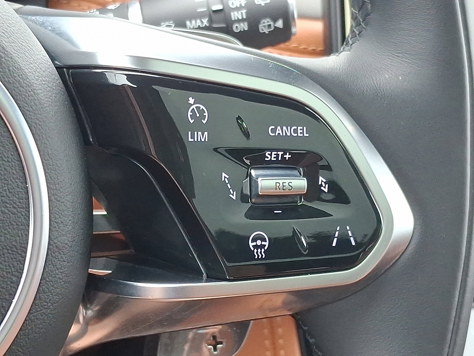 Used 2026 Jaguar F-PACE R-Dynamic S image 23