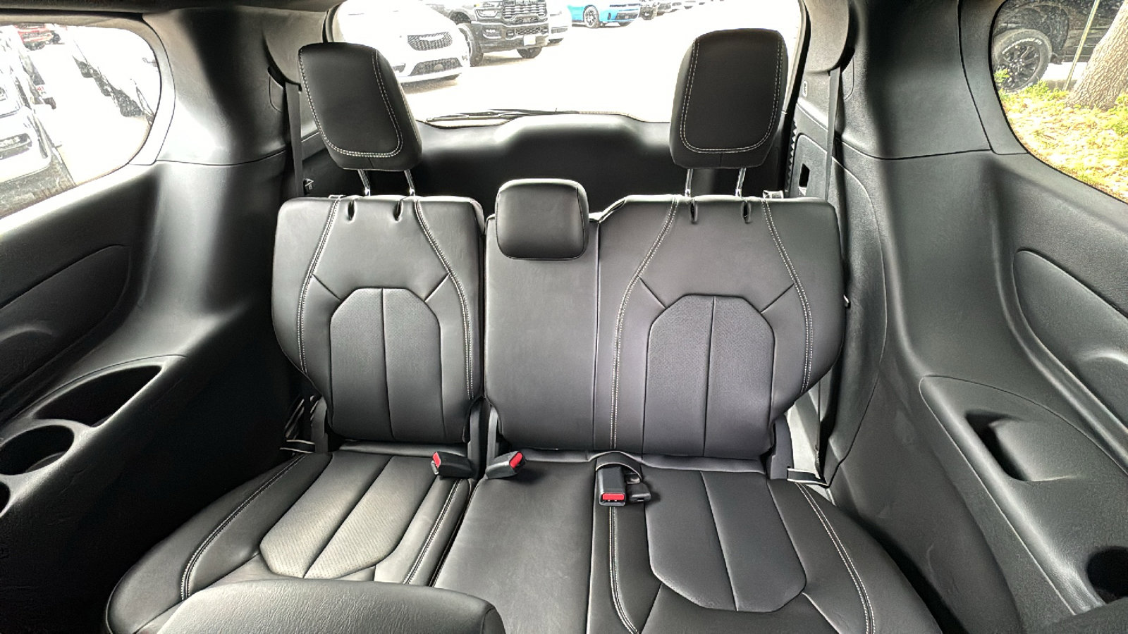 New 2026 Chrysler Pacifica Select FWD image 16