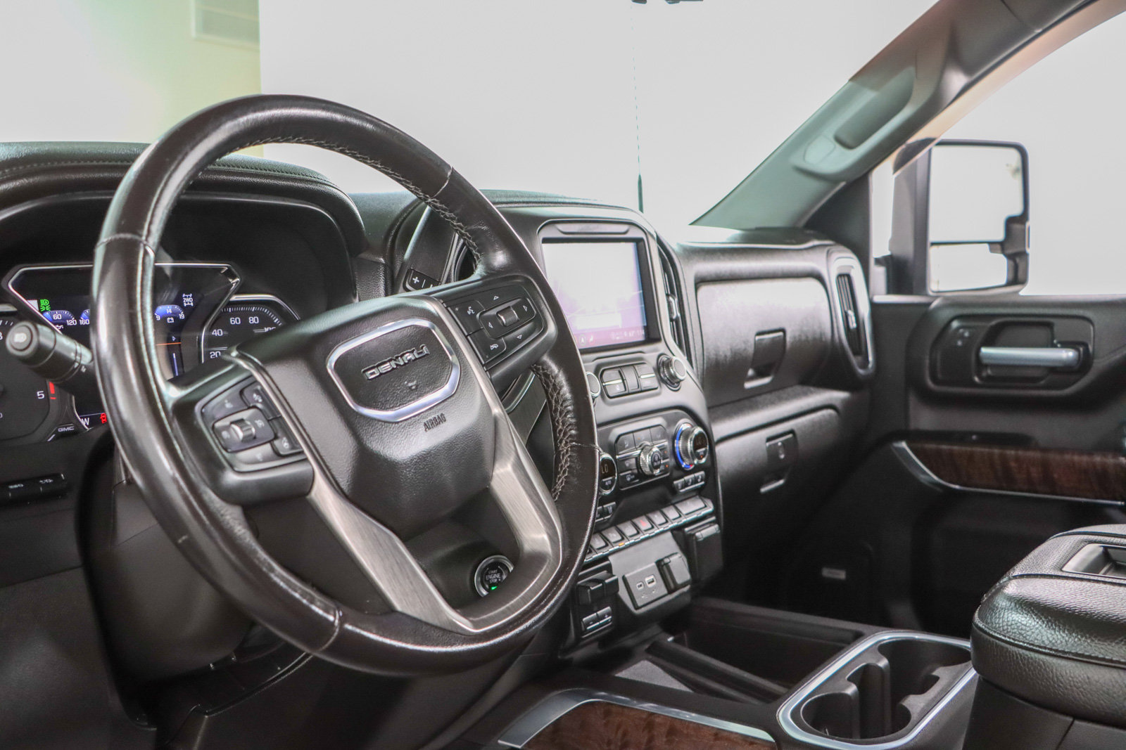 Used 2021 GMC Sierra 2500 Denali w/ Technology Package AWD/4WD image 26