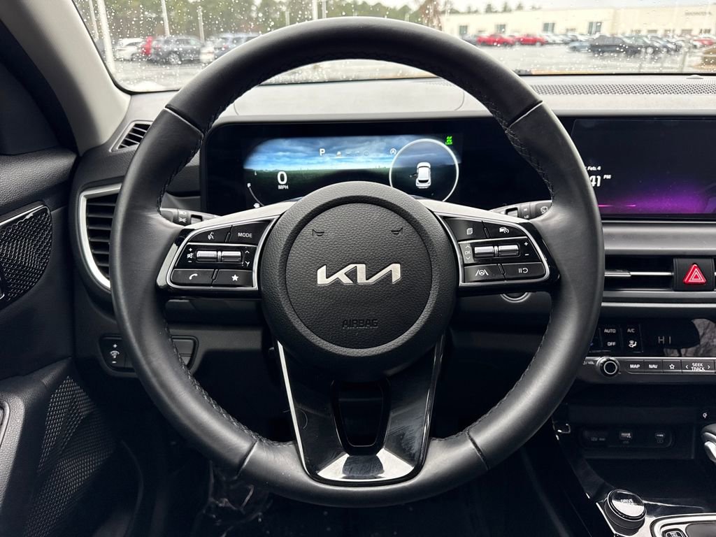 Used 2024 Kia Seltos EX image 18