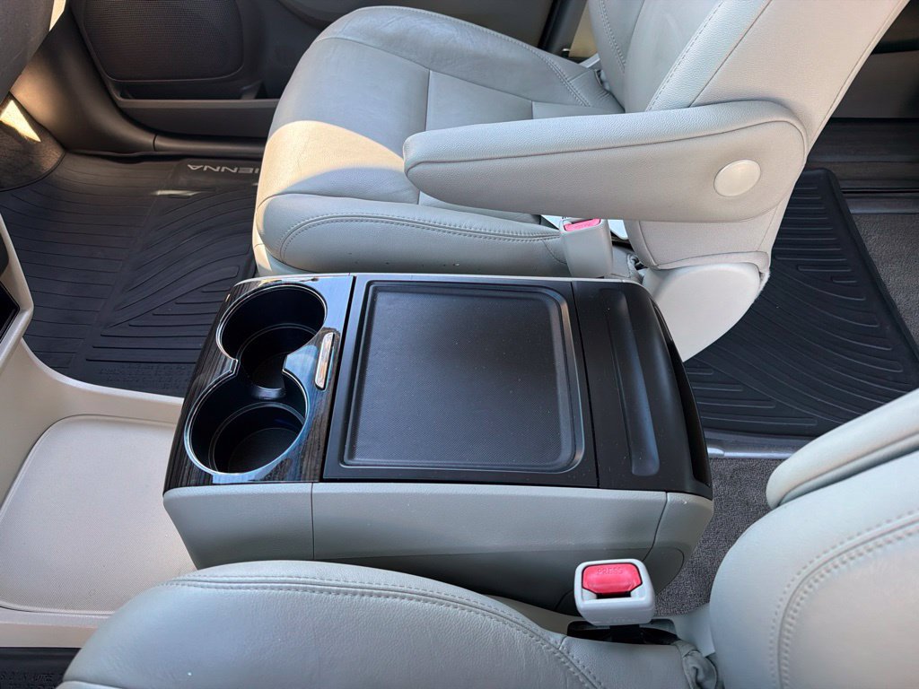 Used 2017 Toyota Sienna XLE FWD image 13