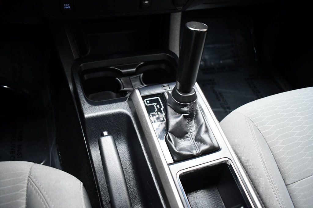 Used 2017 Toyota Tacoma TRD Sport image 29