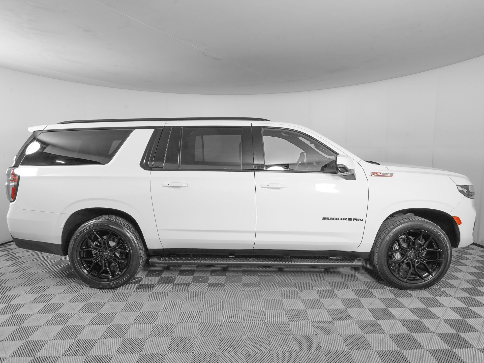 Used 2022 Chevrolet Suburban Z71 w/ Z71 Off-Road Package AWD/4WD image 3