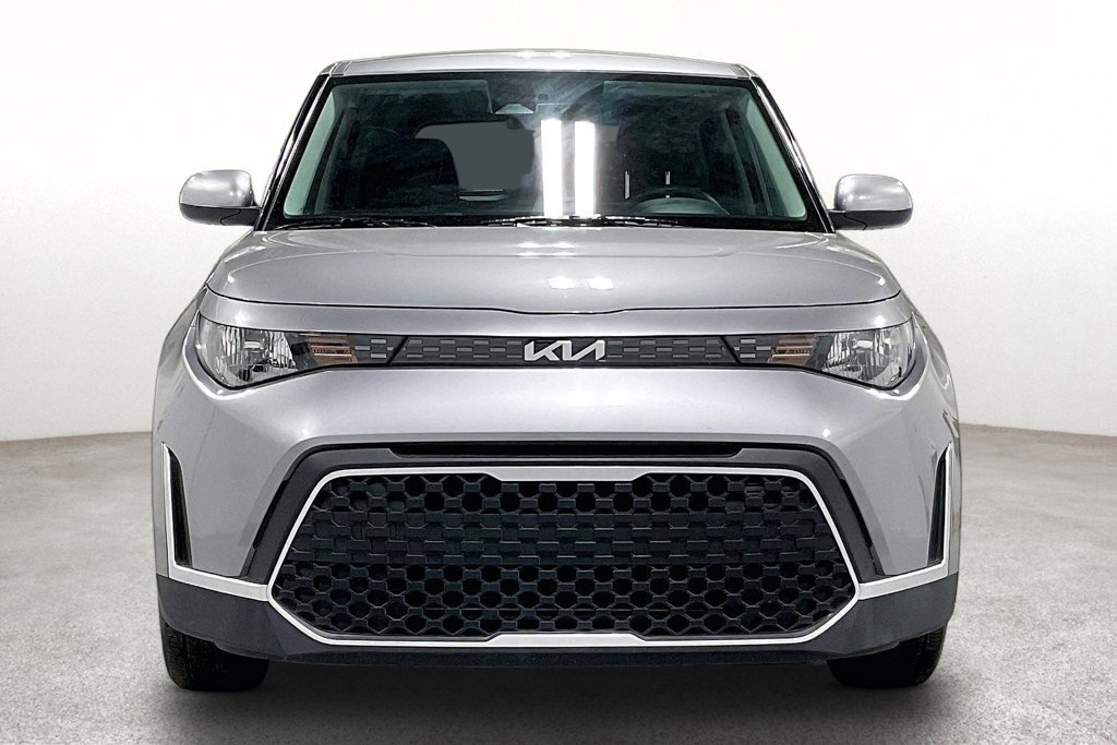Used 2025 Kia Soul LX w/ LX Technology Package FWD image 4