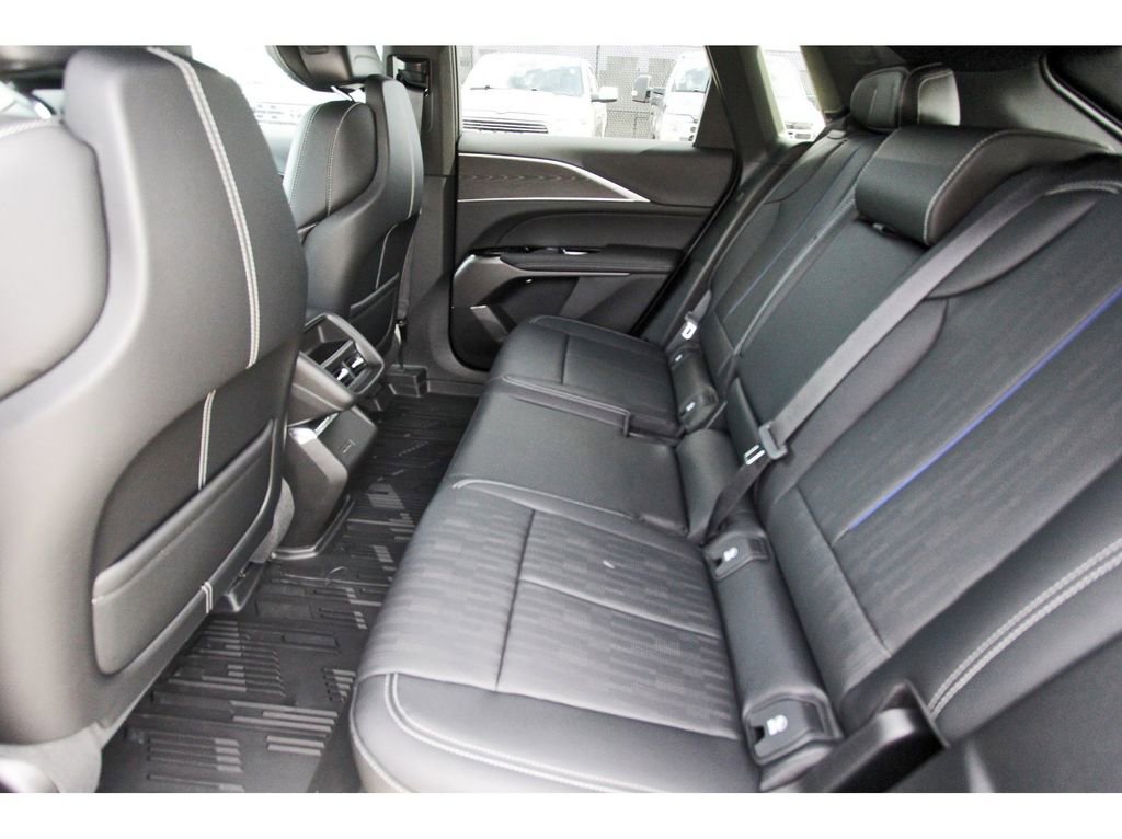 New 2026 Cadillac Lyriq Luxury RWD image 7