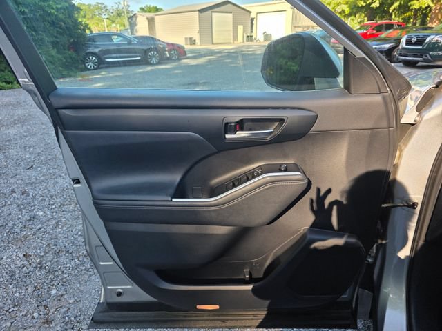 Used 2020 Toyota Highlander XLE FWD image 10