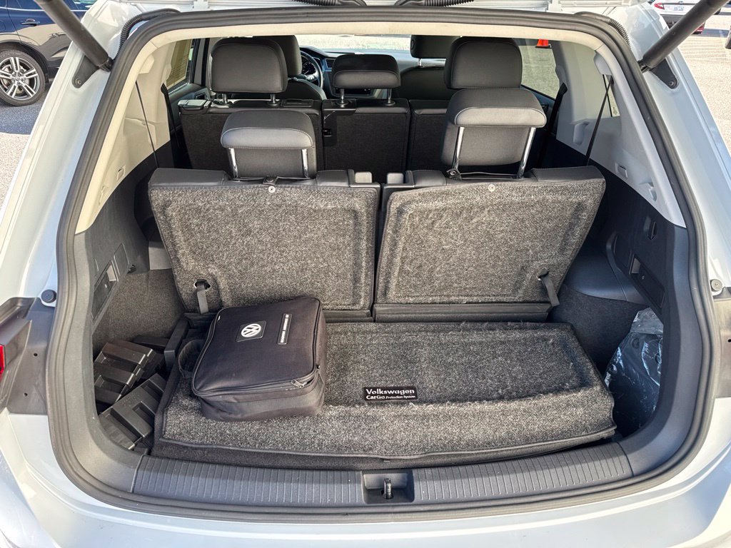 Used 2018 Volkswagen Tiguan SEL Premium FWD image 11