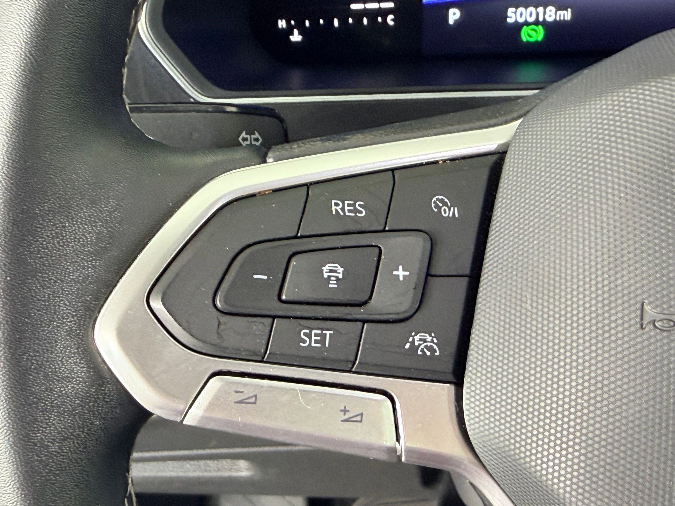 Used 2022 Volkswagen Tiguan SE AWD/4WD image 16