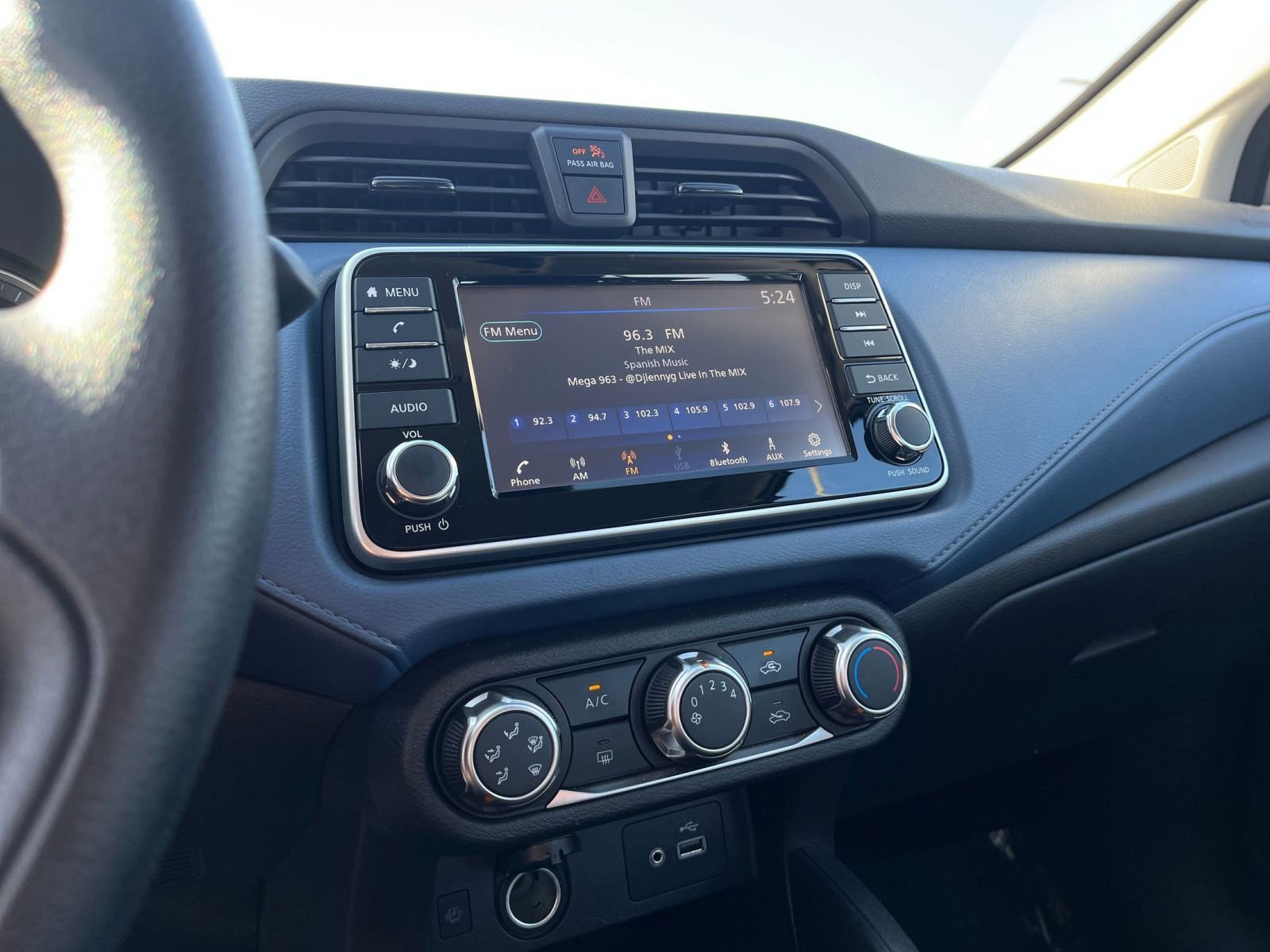 Used 2025 Nissan Versa SV FWD image 17
