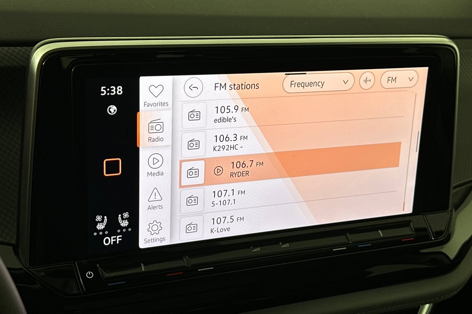 Used 2024 Volkswagen Atlas Peak Edition SE image 18