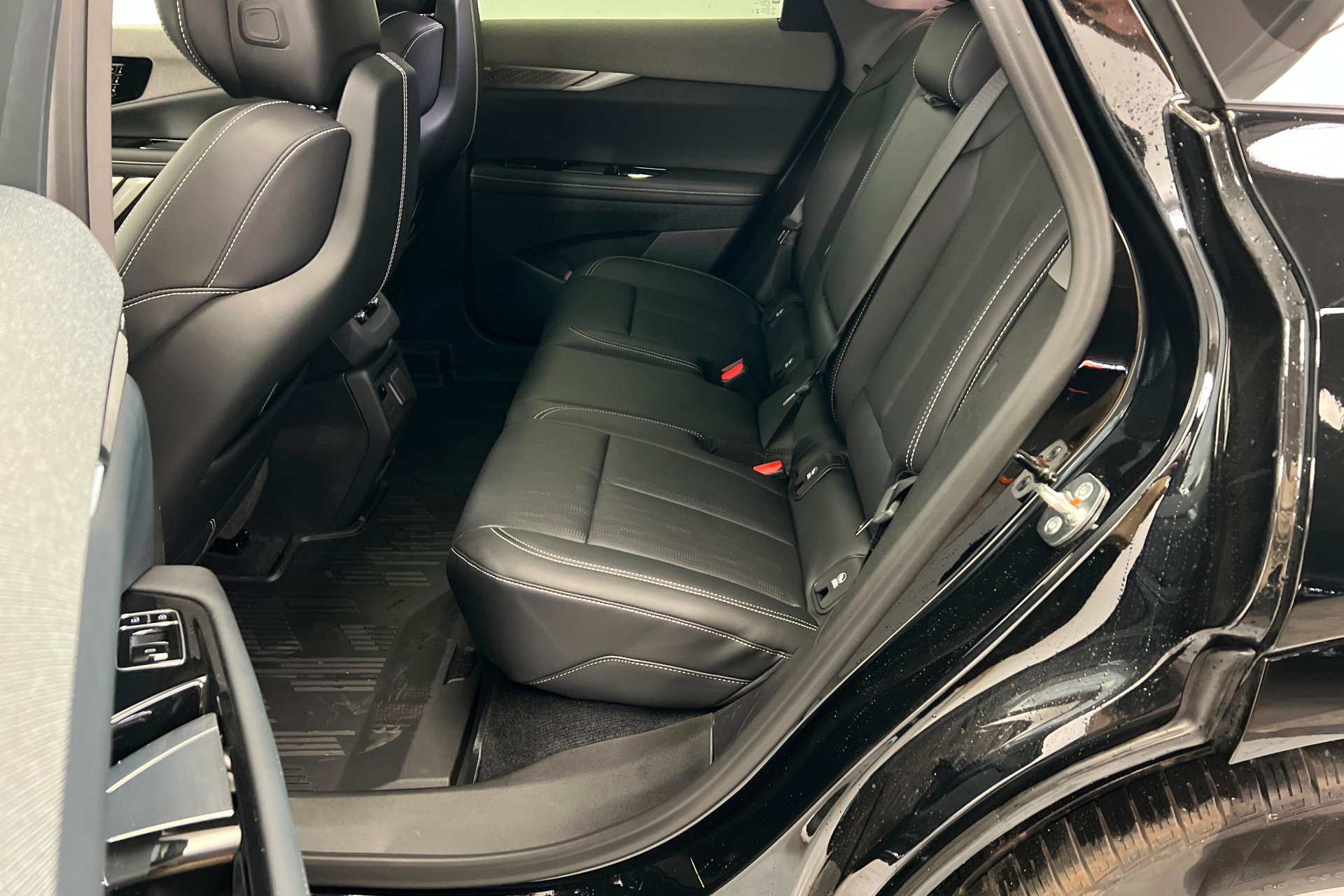 New 2026 Cadillac Optiq Sport 2 w/ LPO, Floor Liner Package AWD/4WD image 22