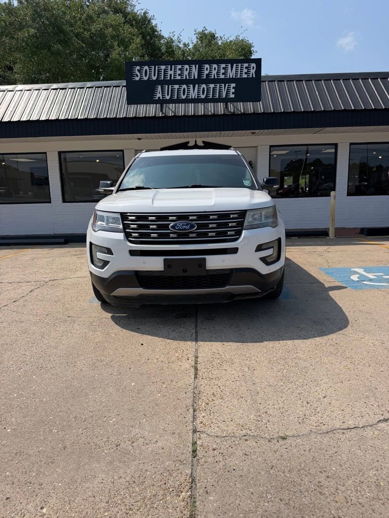 Used 2016 Ford Explorer XLT w/ Equipment Group 202A FWD image 2