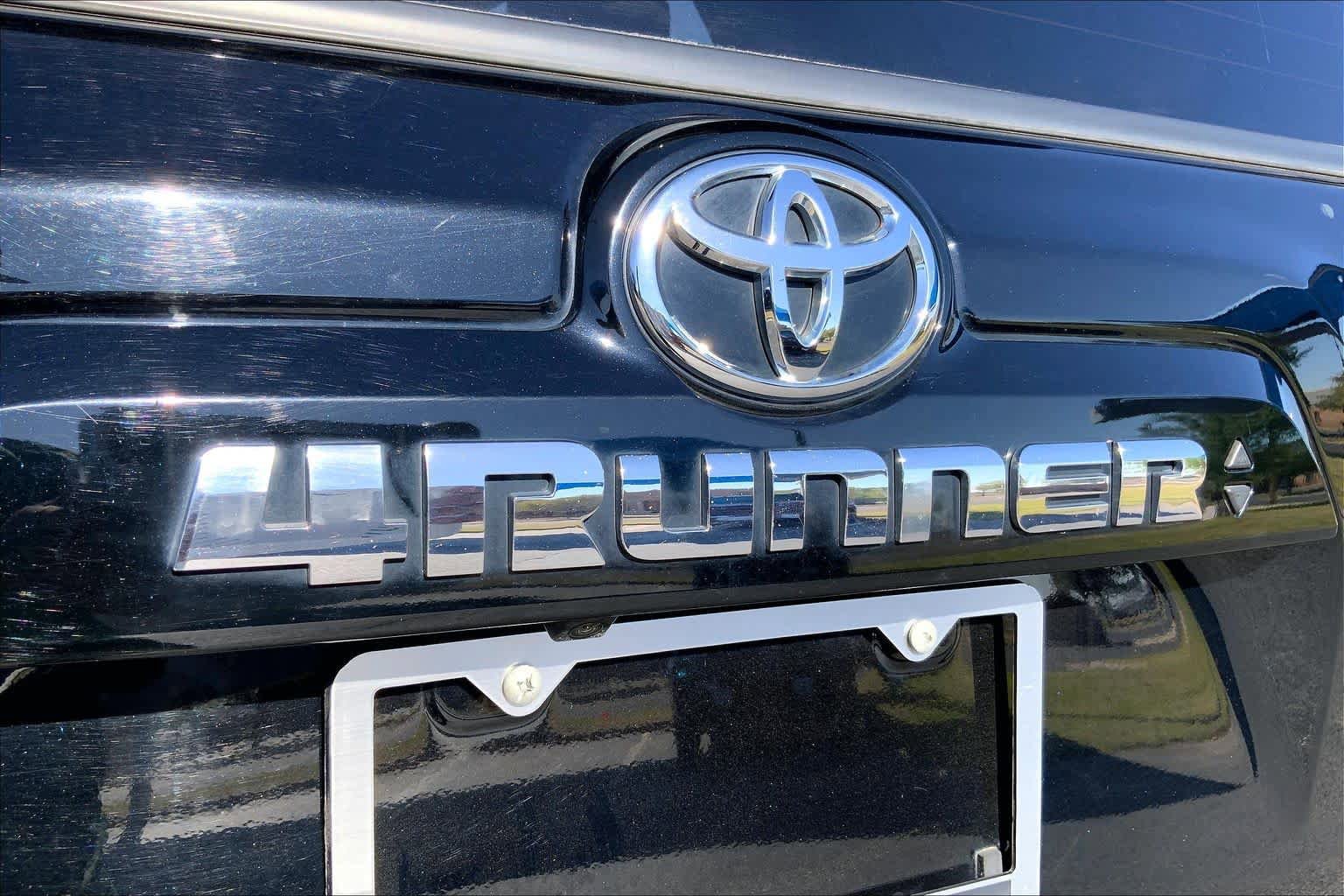 Used 2020 Toyota 4Runner SR5 Premium w/ Moonroof Package AWD/4WD image 31