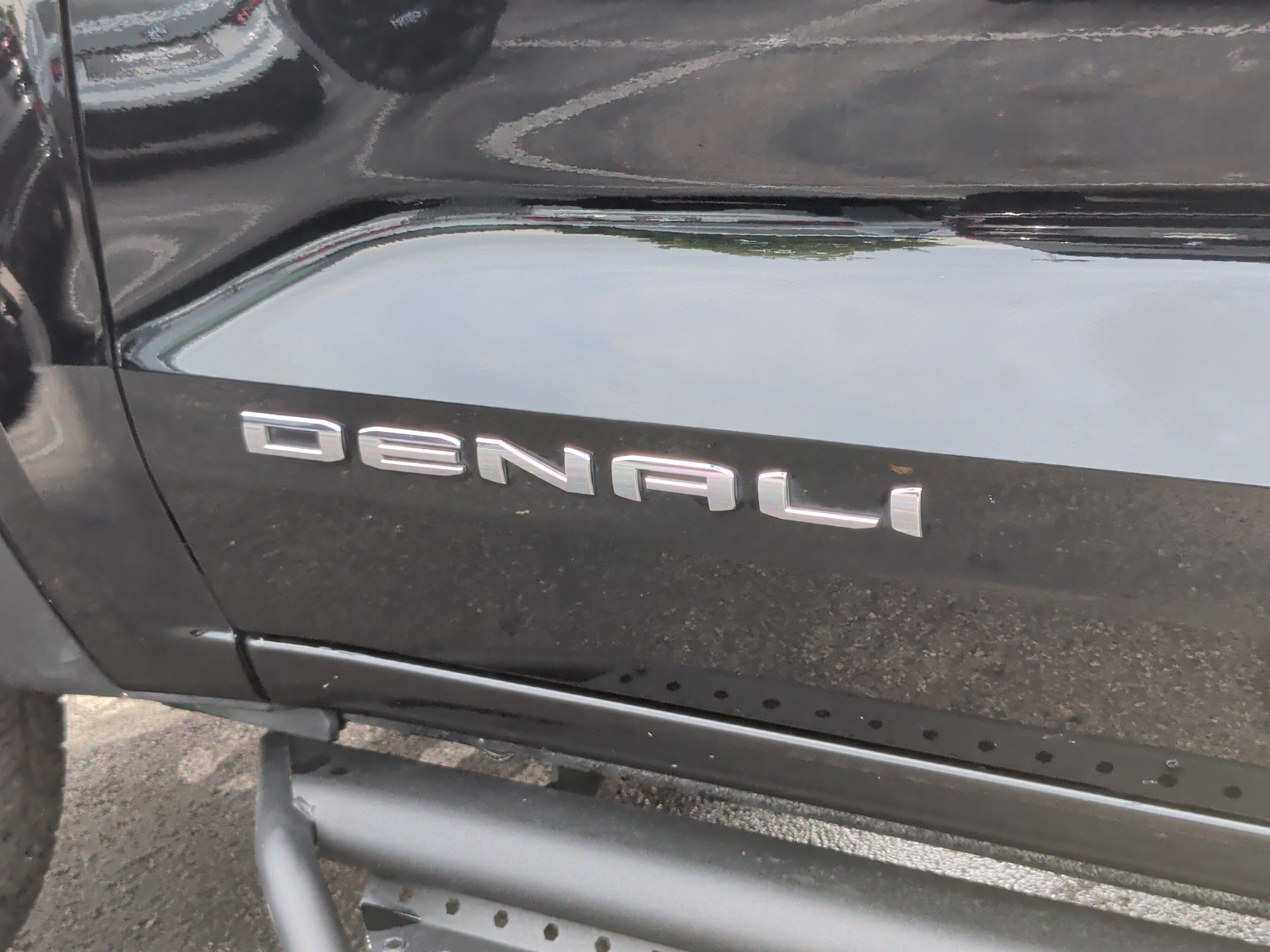 Used 2023 GMC Canyon Denali w/ Denali Black Edition AWD/4WD image 13