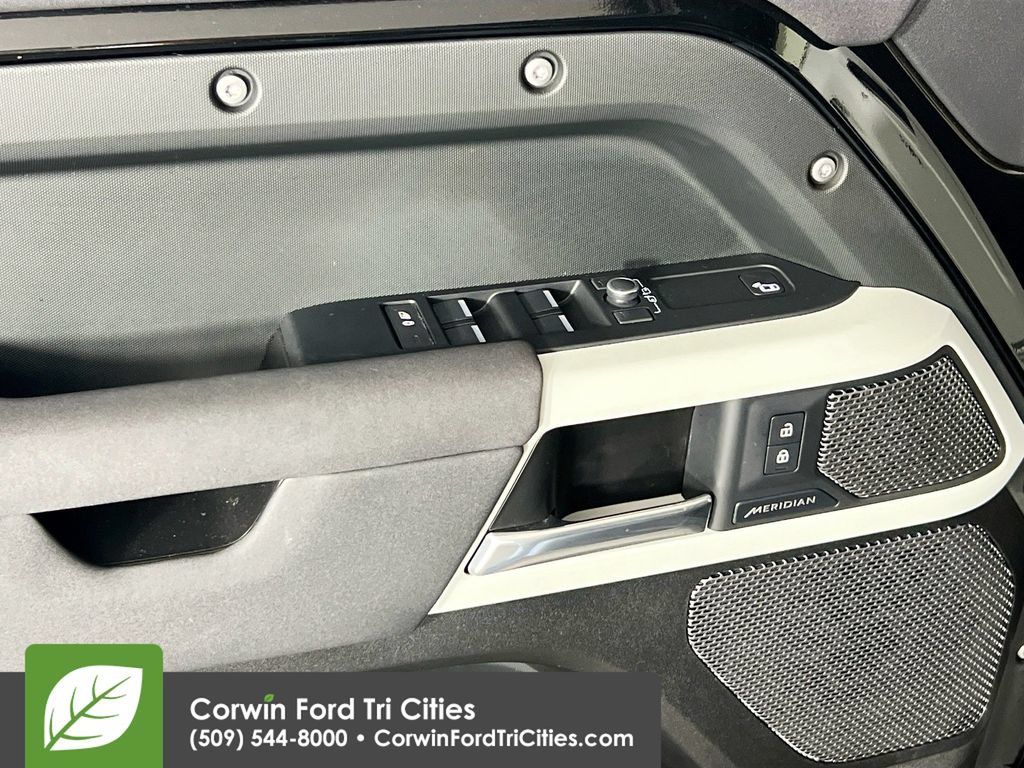 Used 2022 Land Rover Defender 110 S AWD/4WD image 12