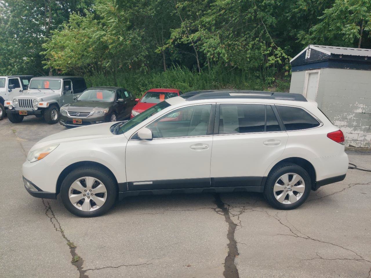 Used 2012 Subaru Outback 3.6R Limited AWD/4WD image 3