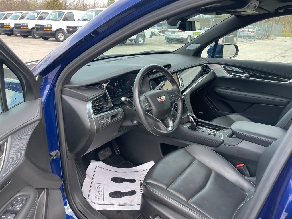 Used 2025 Cadillac XT6 Premium Luxury image 13