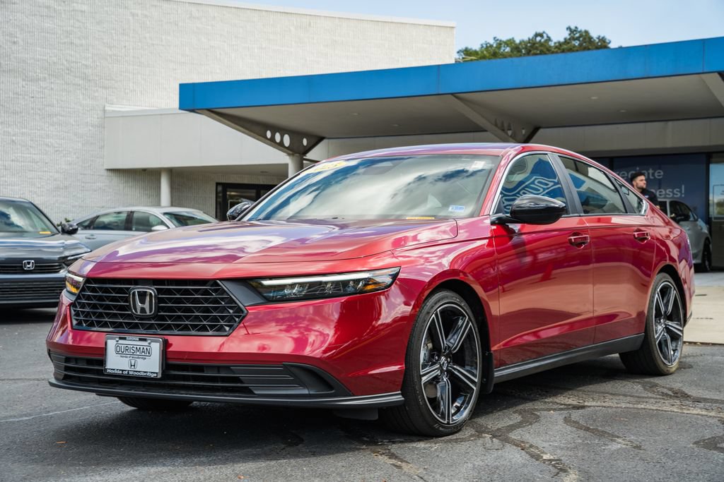 Used 2025 Honda Accord Sport image 3