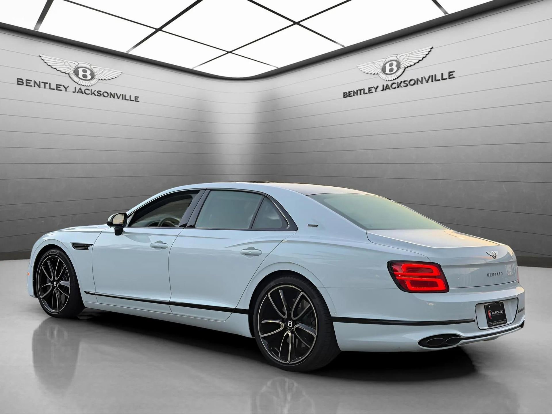 Used 2024 Bentley Flying Spur V8 image 12