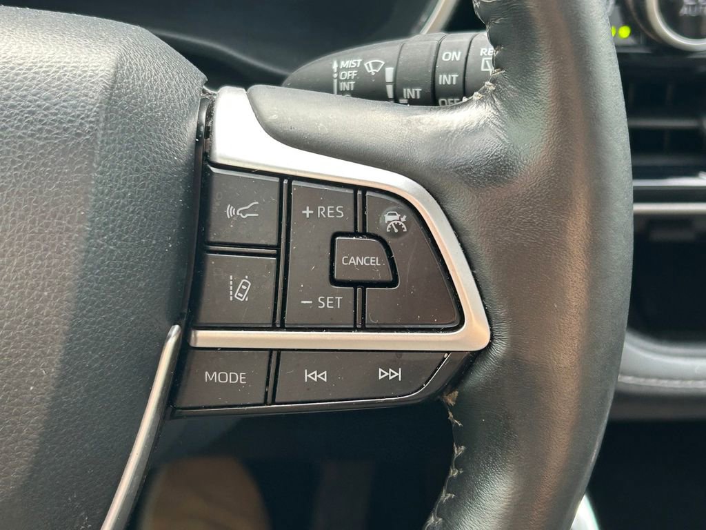 Used 2023 Toyota Highlander Limited image 43