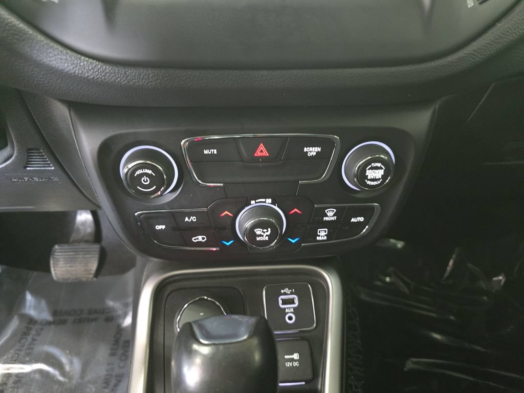 Used 2020 Jeep Compass Latitude w/ Cold Weather Group AWD/4WD image 20