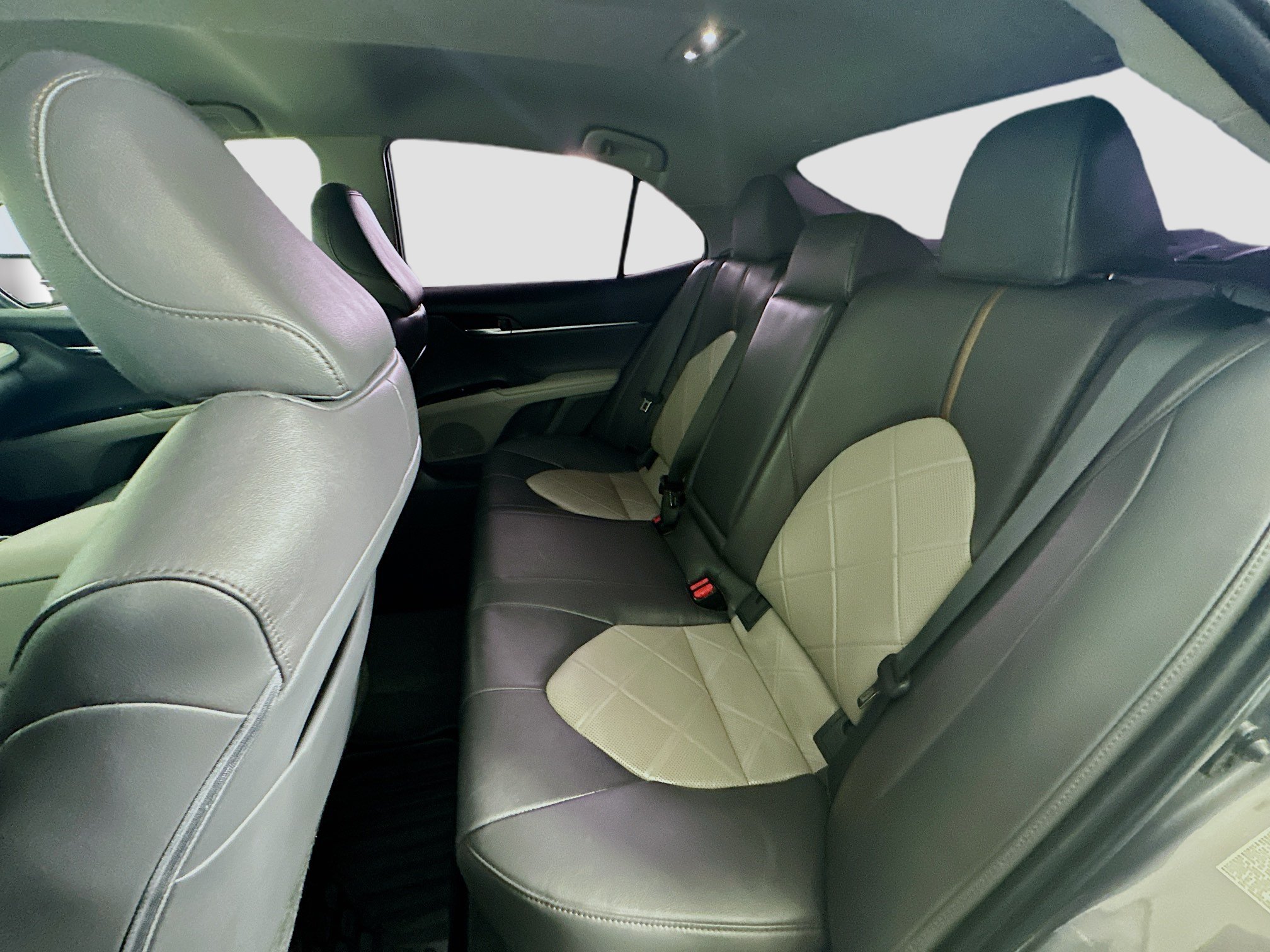 Used 2019 Toyota Camry XLE FWD image 26