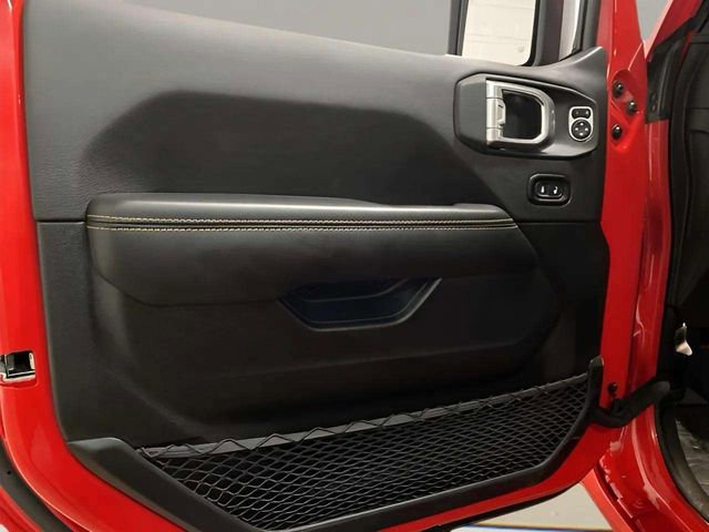 Used 2025 Jeep Wrangler Unlimited Sahara w/ Safety Group image 34