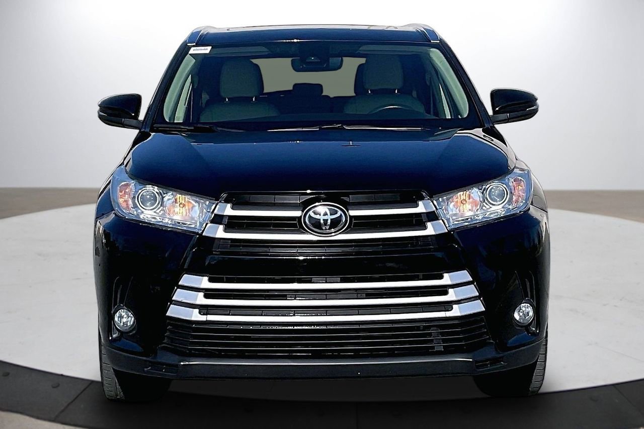 Used 2019 Toyota Highlander XLE image 3