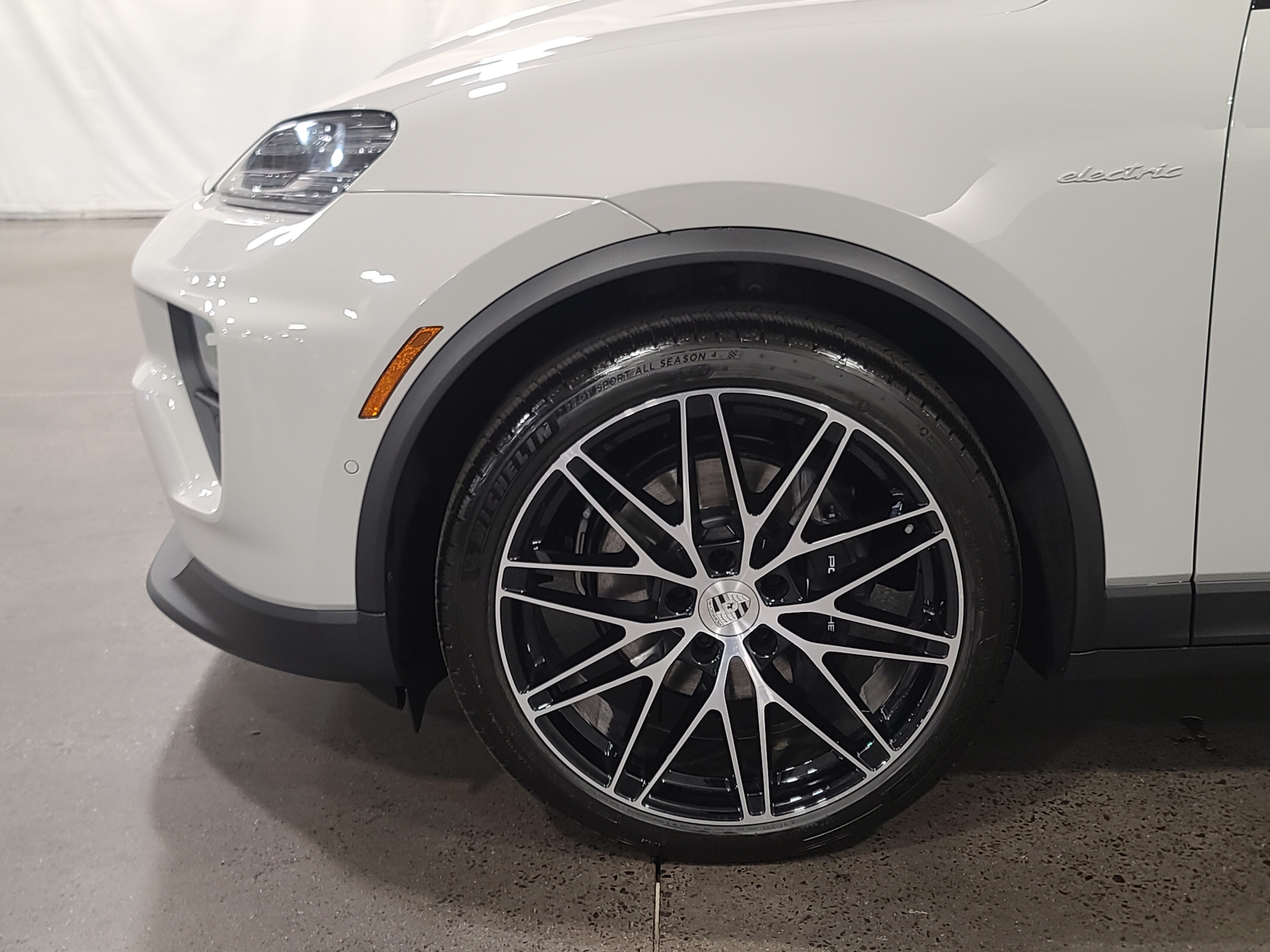 New 2026 Porsche Macan 4 Electric AWD/4WD image 34