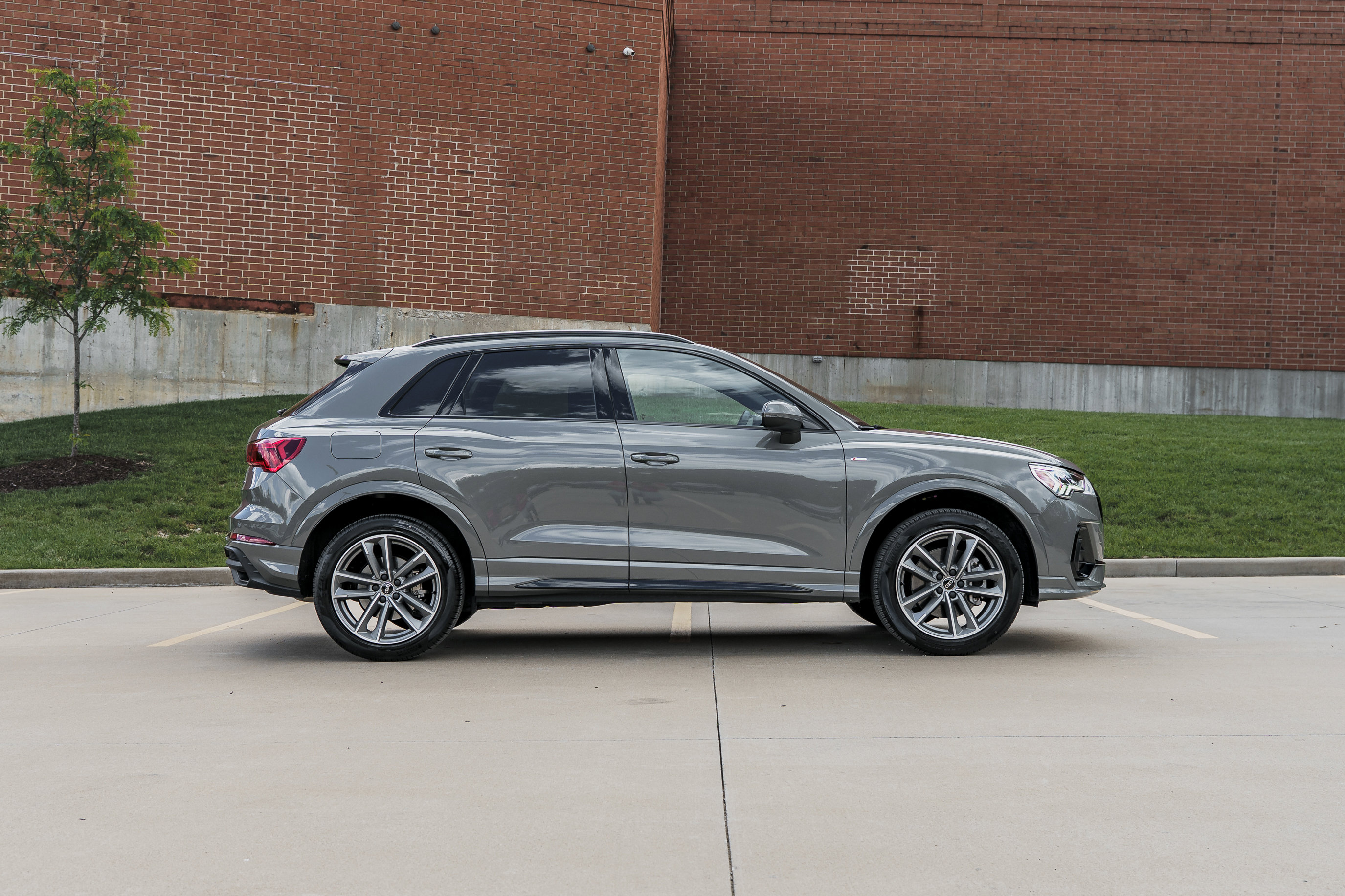 Certified 2025 Audi Q3 2.0T Premium w/ Convenience Package AWD/4WD image 3