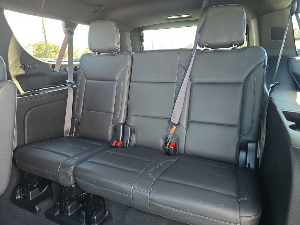 Used 2022 Chevrolet Suburban LT w/ Luxury Package RWD image 14