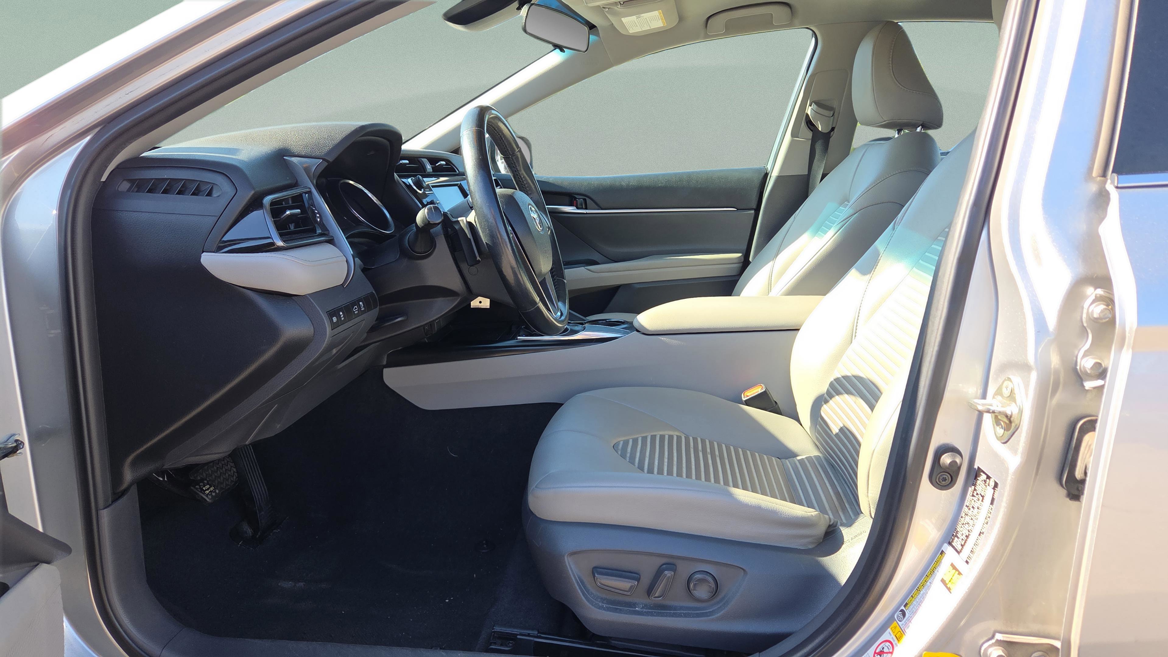 Used 2019 Toyota Camry SE FWD image 9