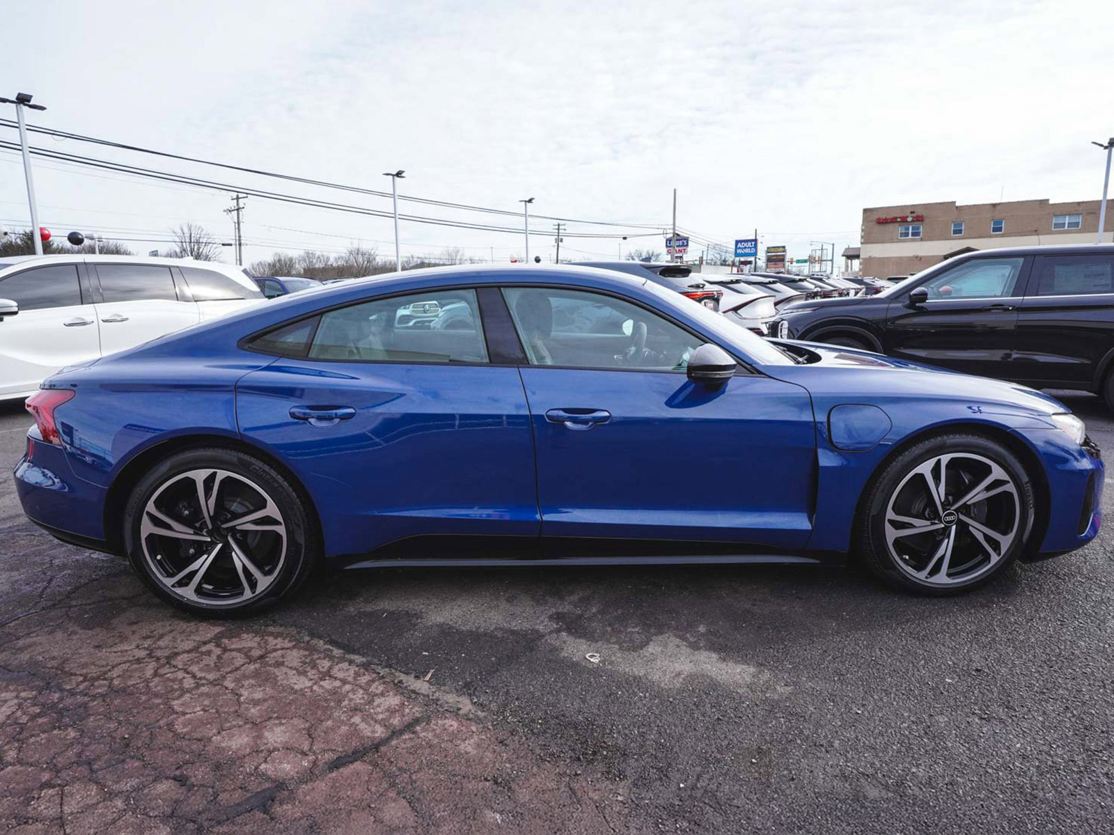 Used 2022 Audi e-tron GT Premium Plus w/ Performance Package image 4